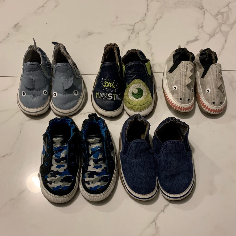 5 pairs of Robeez Shoes - 12 to 18 months